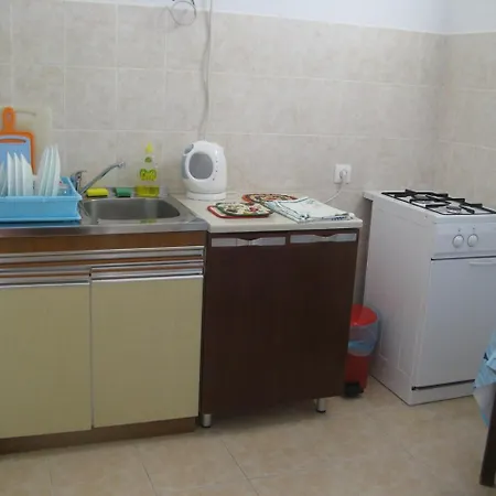 Kiwi & Olive * Brela